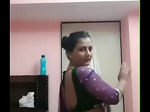Big-busted pooja bhabhi inviting dance